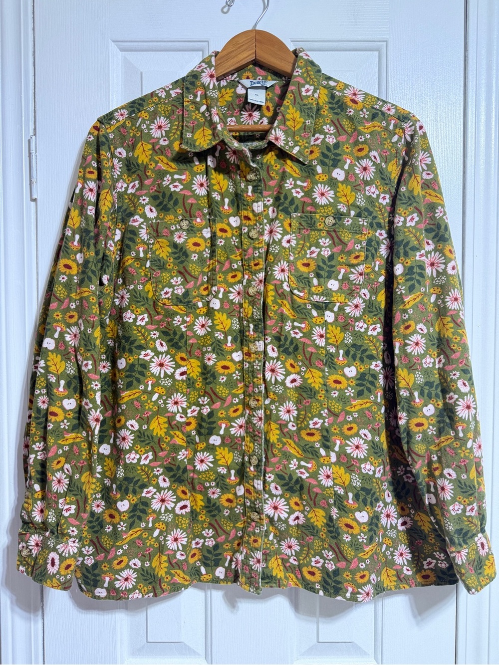 Duluth women’s olive green floral mushroom flannel button autumn leaves shirt XL